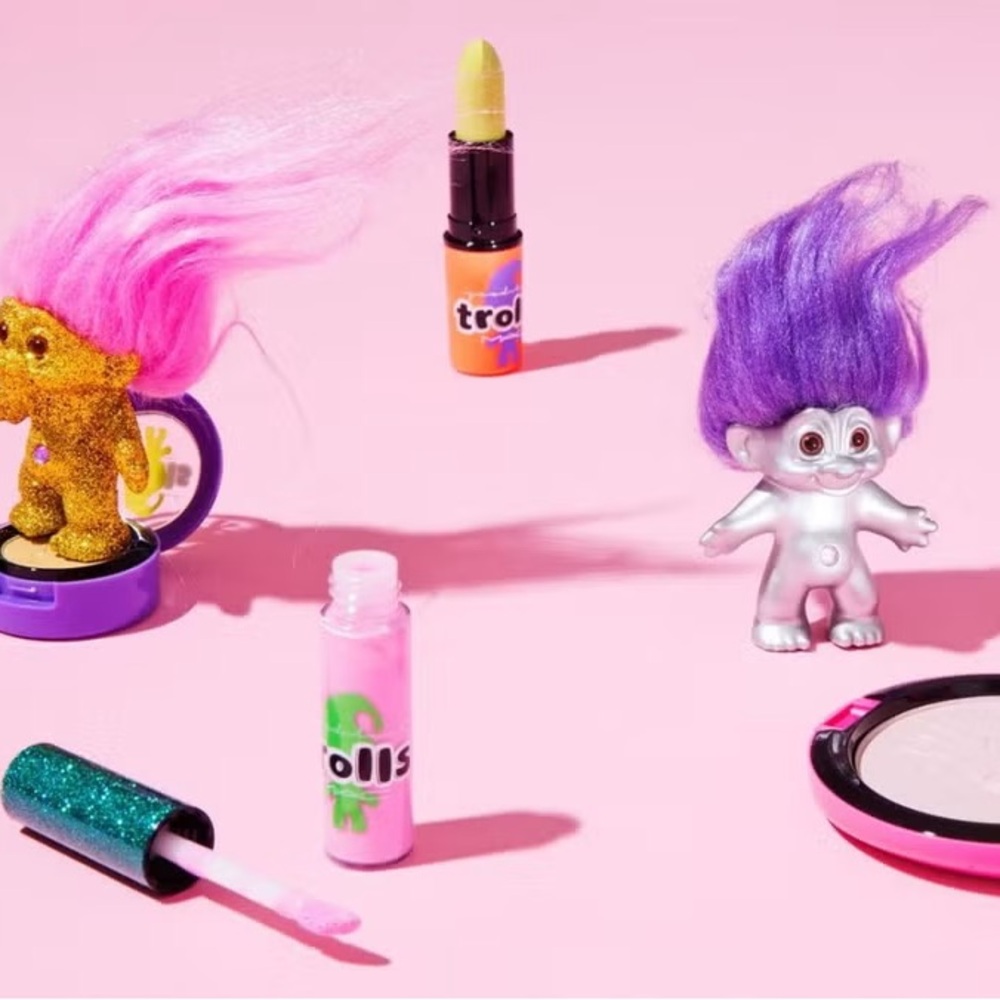 BNIB MAC TROLLS TWERKQUOISE LIPGLASS